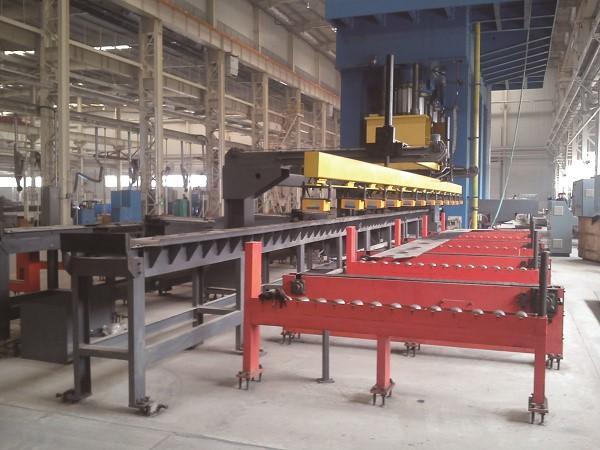 山東拓維機(jī)械制造有限公司，汽車大梁沖，汽車小梁沖，鋼模板沖孔，鋼模板加工設(shè)備，汽車橫梁沖，數(shù)控平板沖孔機(jī)，中厚板數(shù)控沖床，數(shù)控沖鉆復(fù)合機(jī)，汽車縱梁沖，縱梁自動(dòng)化生產(chǎn)線，中厚板沖割復(fù)合機(jī)，平地機(jī)刀片沖鉆生產(chǎn)線